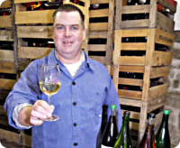 Klaus Klein im Weinlager